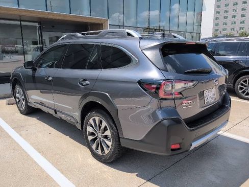 Used 2025 Subaru Outback Touring AWD/4WD image 4