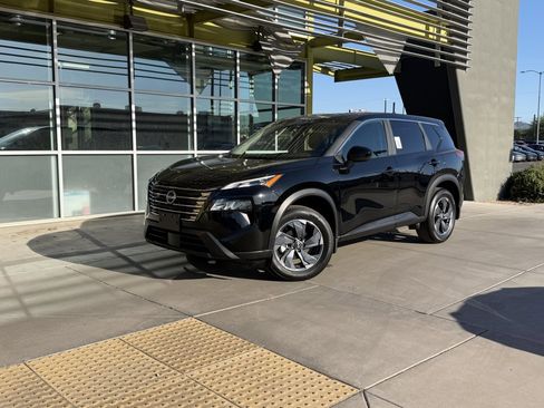 Used 2025 Nissan Rogue SV FWD image 1