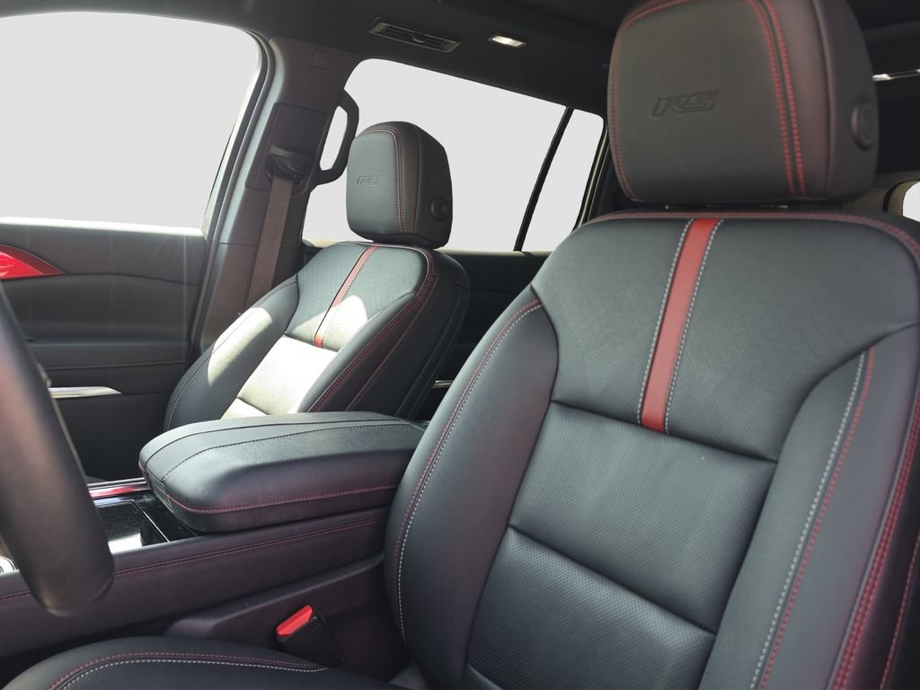 Used 2024 Chevrolet Traverse RS AWD/4WD image 7