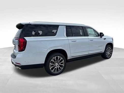 New 2026 GMC Yukon XL Denali w/ Denali Reserve Package AWD/4WD image 5