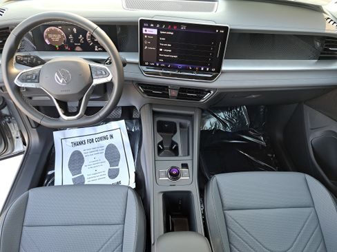 New 2026 Volkswagen Tiguan SE image 9