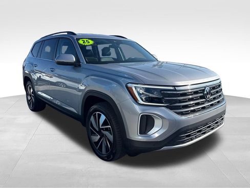Used 2025 Volkswagen Atlas SE FWD image 8