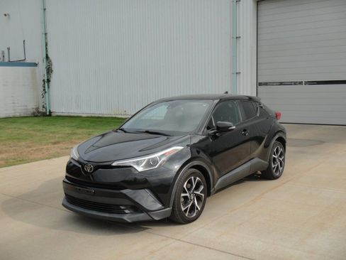 Used 2018 Toyota C-HR XLE image 22