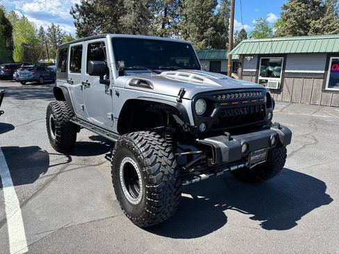 Used 2014 Jeep Wrangler Unlimited Rubicon w/ Connectivity Group AWD/4WD image 6