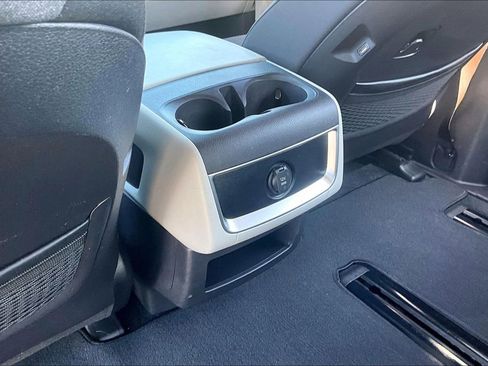 Used 2024 Kia Carnival LX FWD image 10