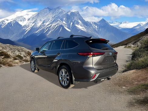 Used 2022 Toyota Highlander Limited image 3