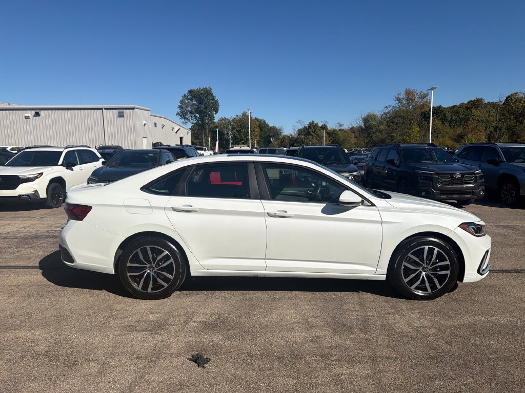 Certified 2025 Volkswagen Jetta SE FWD image 7