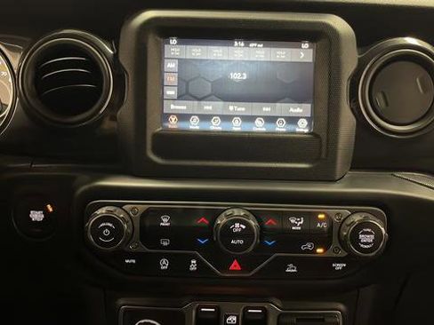 Used 2022 Jeep Wrangler Unlimited Sport image 12