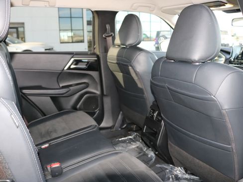 Used 2024 Mitsubishi Outlander SE image 22