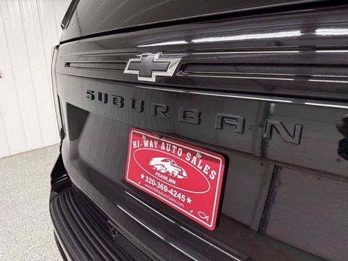Used 2023 Chevrolet Suburban RST w/ Luxury Package AWD/4WD image 9