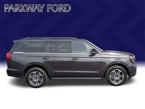 Used 2025 Ford Expedition Active image 4