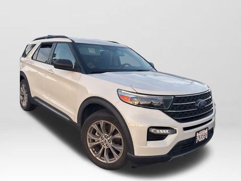 Used 2022 Ford Explorer XLT w/ Equipment Group 202A image 7