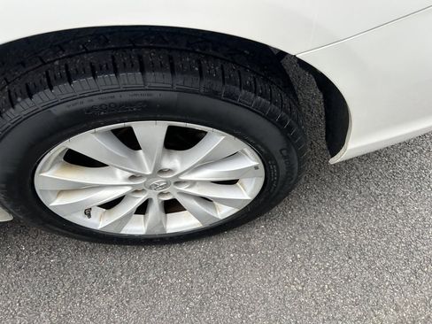 Used 2015 Toyota Venza XLE image 23