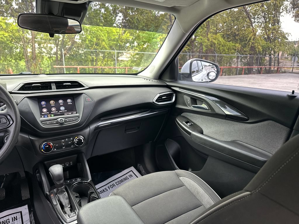 Used 2023 Chevrolet TrailBlazer LT FWD image 20