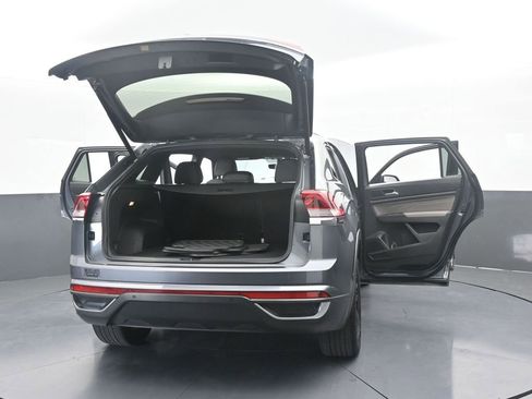 Used 2022 Volkswagen Atlas Cross Sport SE w/ Black Wheel Package image 77