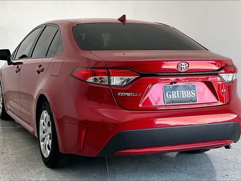 Used 2021 Toyota Corolla LE FWD image 12