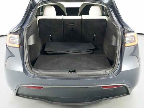 Used 2021 Tesla Model Y Performance image 10