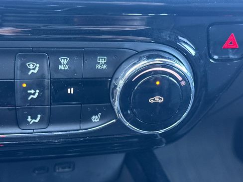 Used 2024 Chevrolet Trax RS w/ Sunroof Package FWD image 29