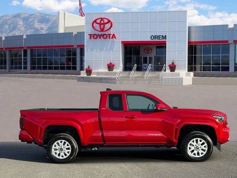 Used 2025 Toyota Tacoma SR5 image 3