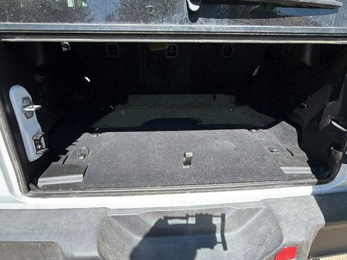 Used 2025 Jeep Wrangler Unlimited Rubicon 4xe w/ Convenience Group AWD/4WD image 13