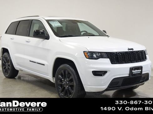 Used 2022 Jeep Grand Cherokee Laredo X image 1