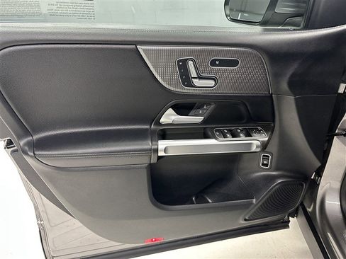 Used 2021 Mercedes-Benz GLB 250 4MATIC image 19