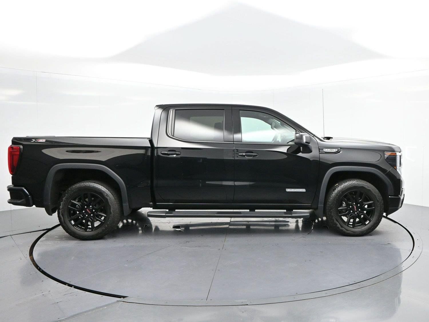 Used 2025 GMC Sierra 1500 Elevation w/ Elevation Premium Package AWD/4WD image 8