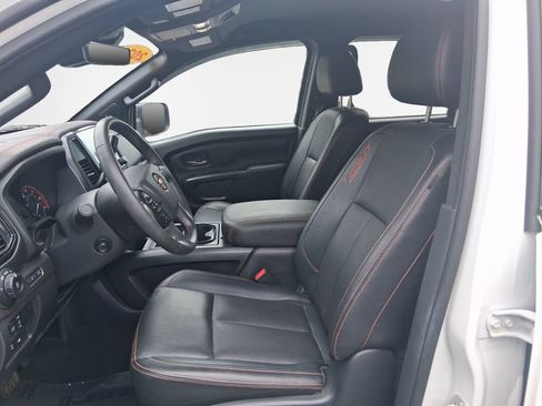 Used 2023 Nissan Titan PRO-4X w/ Pro-4x Convenience Package AWD/4WD image 12