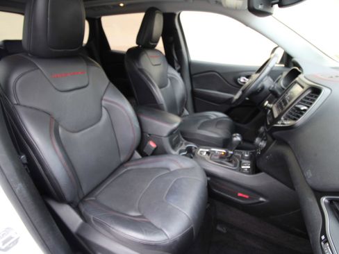 Used 2019 Jeep Cherokee Trailhawk image 40