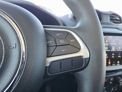 Used 2023 Jeep Renegade Latitude w/ Sun & Fun Group image 23