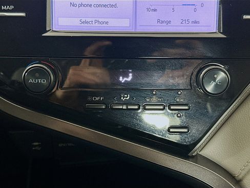 Used 2019 Toyota Camry SE w/ Convenience Package image 23