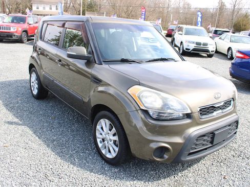 Used 2012 Kia Soul + FWD image 4