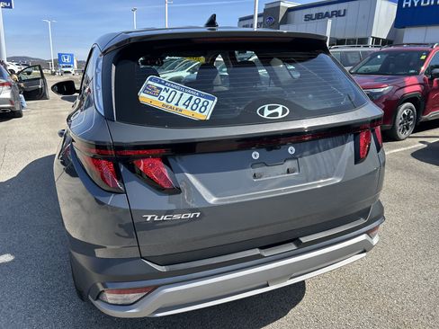 Used 2025 Hyundai Tucson SE image 12