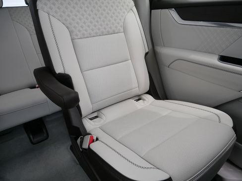 Used 2026 GMC Acadia Denali w/ Super Cruise Package FWD image 14