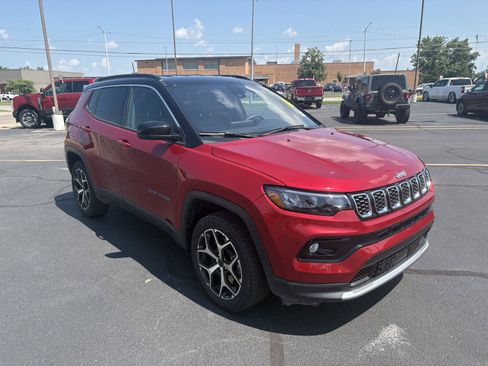 Used 2025 Jeep Compass Limited AWD/4WD image 2