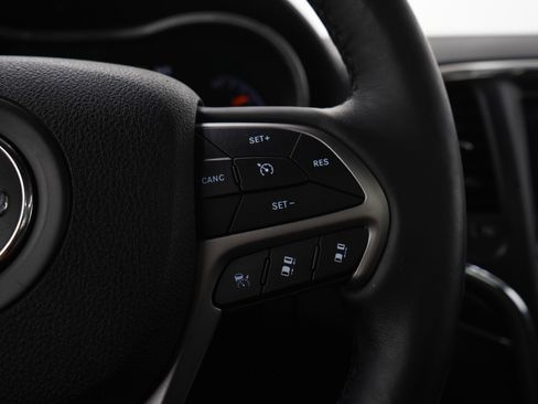 Used 2018 Jeep Grand Cherokee Overland image 27