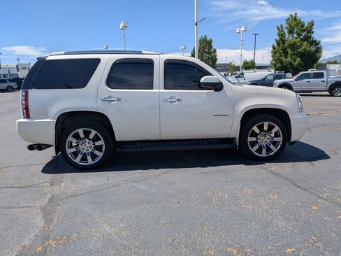 Used 2012 GMC Yukon Denali AWD/4WD image 2