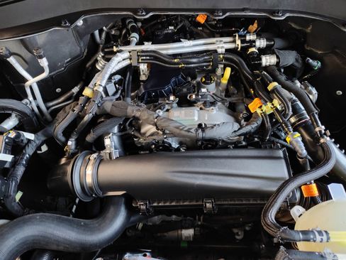 Used 2025 Ford Explorer Active image 31