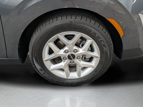 Used 2023 Kia Soul LX w/ LX Technology Package image 9