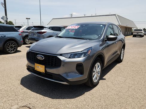 Certified 2025 Ford Escape Active FWD image 3