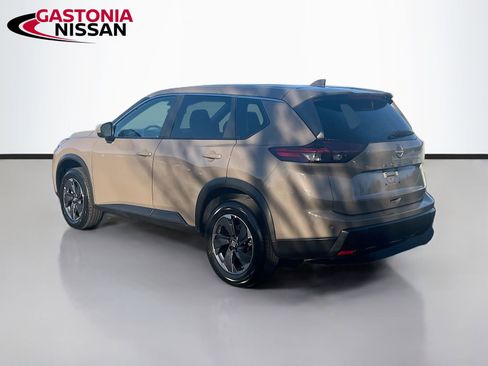 Used 2025 Nissan Rogue SV image 6