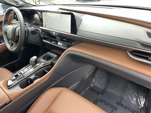 Used 2025 Toyota Crown Signia w/ Advanced Technology Package AWD/4WD image 29