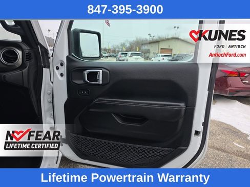 Used 2023 Jeep Wrangler Sahara image 29