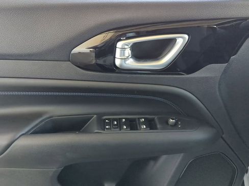 New 2026 Jeep Compass Latitude image 14