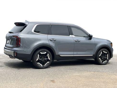 Used 2023 Kia Telluride EX w/ EX Captain's Chair Package image 29