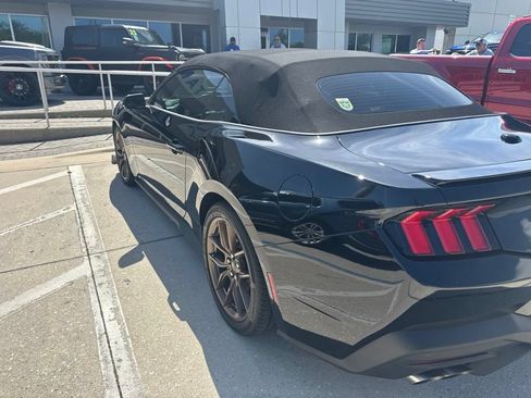 Used 2025 Ford Mustang GT Premium RWD image 4