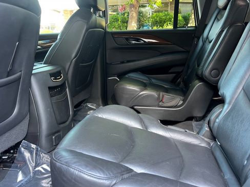 Used 2019 Cadillac Escalade Premium Luxury AWD/4WD image 12