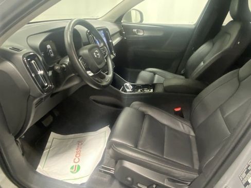 Certified 2025 Volvo XC40 B5 Plus image 10