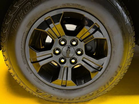 Used 2020 Chevrolet Suburban LT w/ Luxury Package AWD/4WD image 8