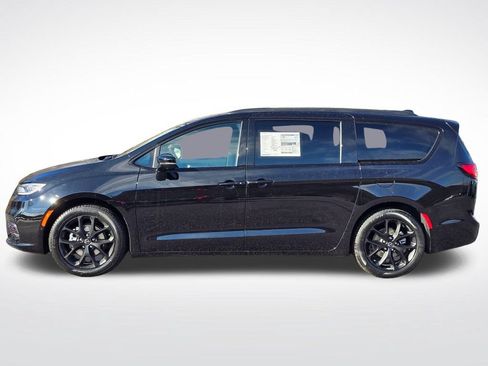 New 2026 Chrysler Pacifica Select w/ S Appearance Package FWD image 16